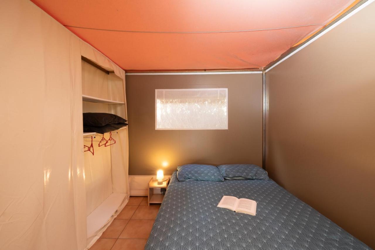 Camping Le Lac Des Sapins Cublize Exterior photo